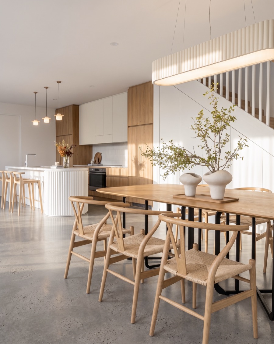 Mount Coolum residence — kitchen and dining interior design